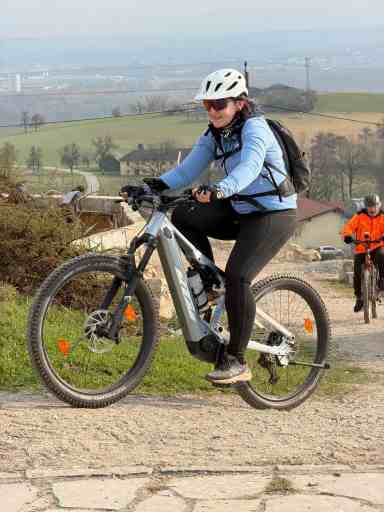 Unsre Guaddrauf Radlerin Heidi beim Anstieg 